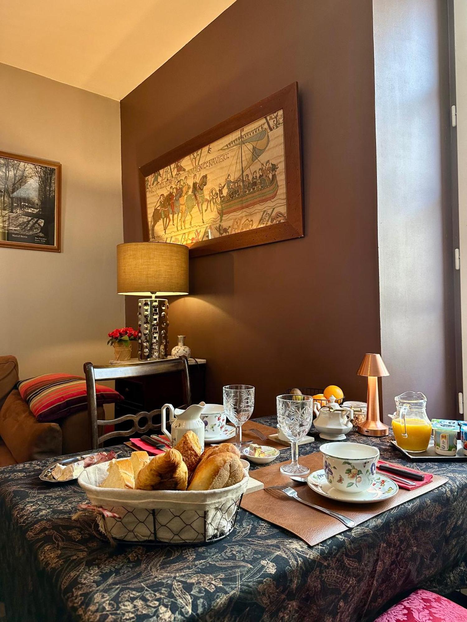 Camelia Bed & Breakfast Bayeux Bagian luar foto